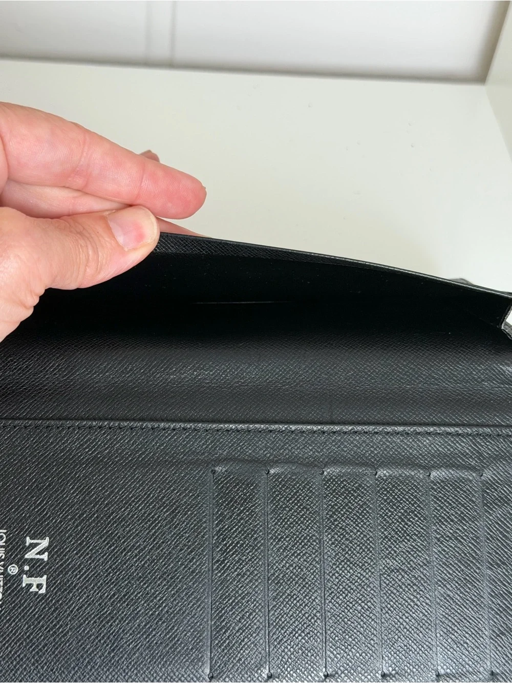 AUTHENTIC LOUIS VUITTON TAIGA LEATHER LONG WALLET